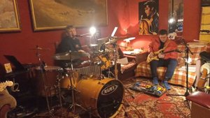 Рок острова - "За окном"(Кавер бэнд F-band )