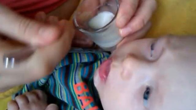 Донорское грудное молоко - кормление ложкой смотреть онлайн