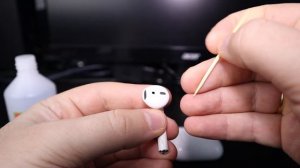 Как почистить airpods от серы подручными средствами
