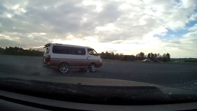 Luke Smith in Toyota Hiace Van Drifting смотреть онлайн