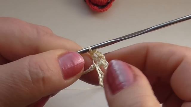 Вязаные цветы. Как связать розу Knitted flowers. How to tie a rose смотреть онлайн