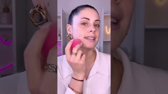 LA BEAUTY BLENDER SI USA BAGNATA O ASCIUTTA ? ? #makeup #makeuptutorial #makeupartist #beauty