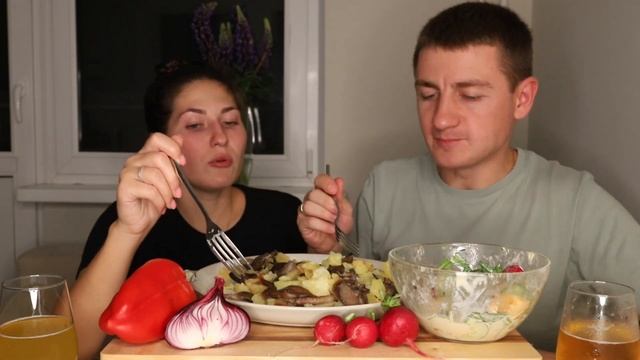 МУКБАНГ ОПЯТА С КАРТОШКОЙ?КАК МЫ ХОДИЛИ ЗА ГРИБАМИ #мукбанг #мукбангроссия #mukbang #русскиймукбанг