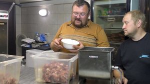 Царский деликатес. Колбаса варено копченая 17 видов диких животных. ENG SUB.
