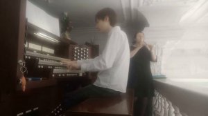 Иван Паращуков (14 лет, орган), Светлана Суханова (блок-флейта)