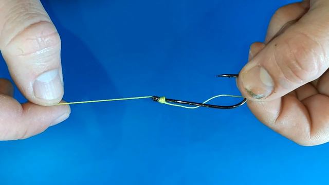 Как привязать крючок, легко и быстро(простой узел)How to snap a hook, quick and easy