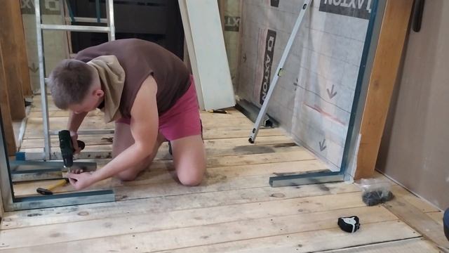 Каркасный дом своими руками.  Перегородка из алюминиевого профиля.