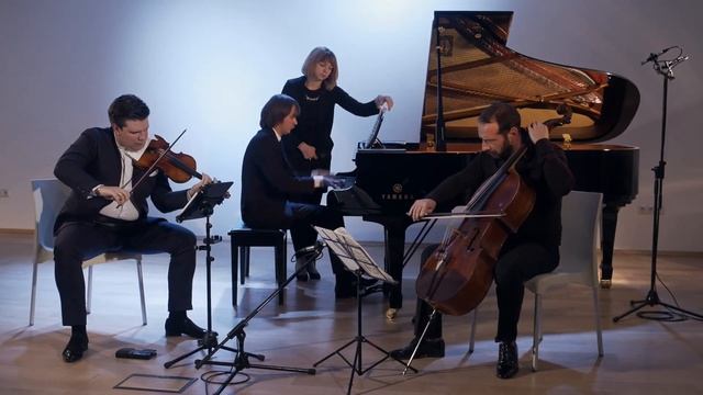 Борис Андрианов, Сергей Догадин и Филипп Копачевский: П. Чайковский - Трио "Памяти великого артиста смотреть онлайн