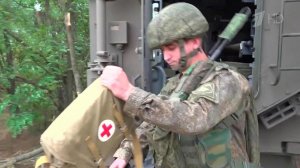 Помощь раненым жителям в прифронтовых поселках оказывают российские военные медики