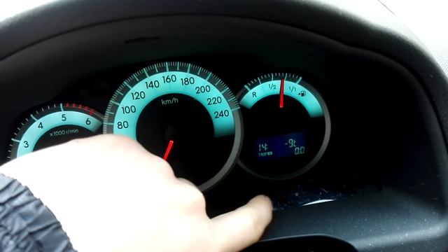 Настройка часов Toyota Corolla Verso! Как настроить часы? смотреть онлайн