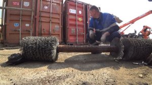 Как заменить щётки на КДМ [ метёлка или поливомойка ]