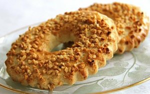 Песочное кольцо с орешками, два вида