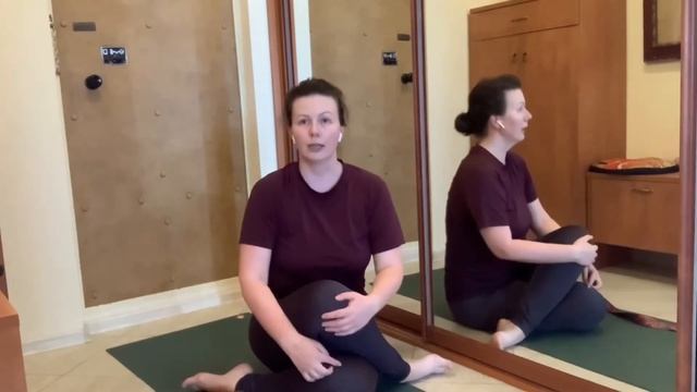 Гомукхасана смотреть онлайн