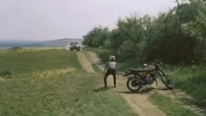Выйти замуж за капитана (1985) car chase scene