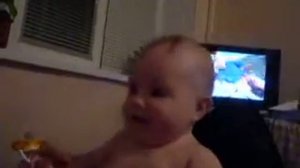 Смеющийся и икающий ребенок!