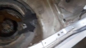 Замена активатор замка багажника .Nissan PRIMERA