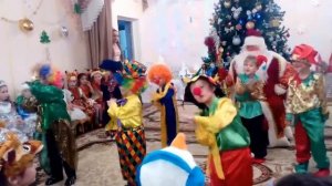 Улётный Утренник в детском саду танец клоунов  Новогодний утренник , поздравле