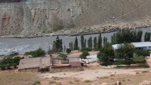 Река Фандарья по дороге из Худжанта в Пенджикент. Согдийская область. Таджикистан. 9.07.2016