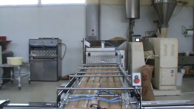 Автоматическая посадка тестовых заготовок на противень смотреть онлайн