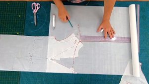 Яркая и модная туника с оригинальной горловиной и комфортные  брюки. Моделирование и раскрой.mp4