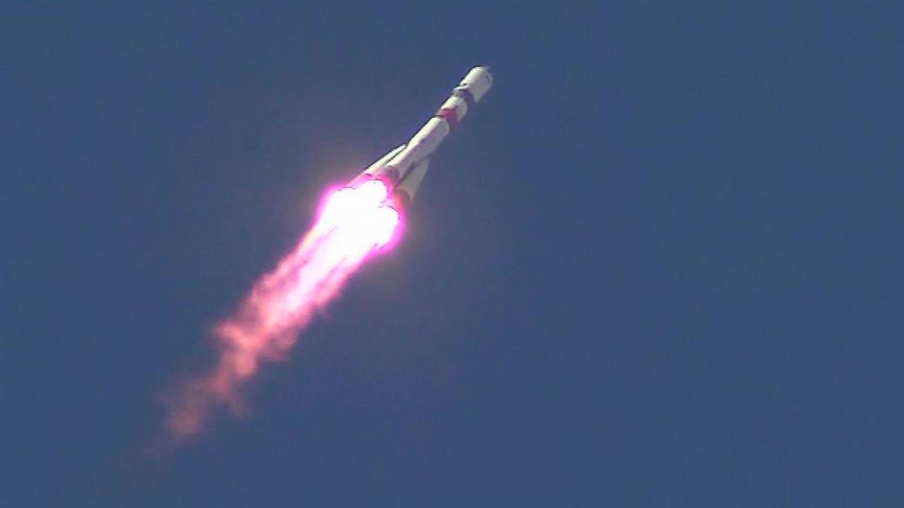 Космический грузовик "Прогресс" приближается к МКС