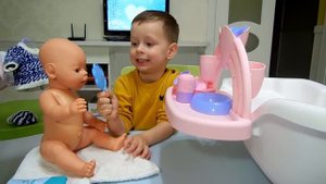 Baby Born купаем в ванной / КАК МАЛЬЧИКИ ИГРАЮТ С КУКЛАМИ / baby born bath time