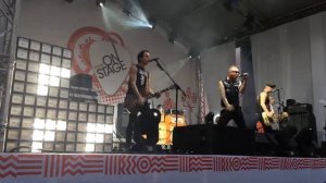 Тараканы - кто то из нас двоих