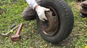 Осваиваем профессию шиномонтажник. Как разбортовать колесо своими руками