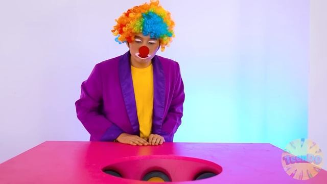 1000 загадочных кнопок и только одна тебя спасет | Смешные челленджи от TeenDO Challenge смотреть онлайн