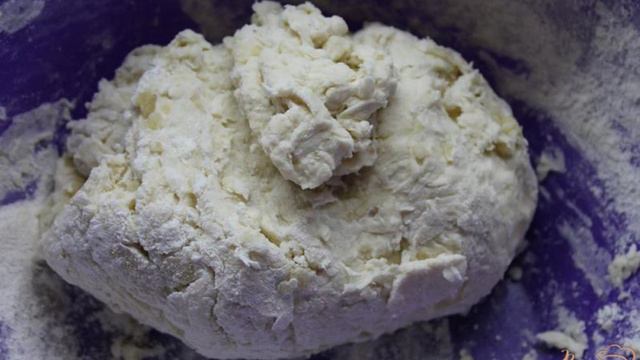 Дрожжевое тесто для пиццы с итальянскими травами