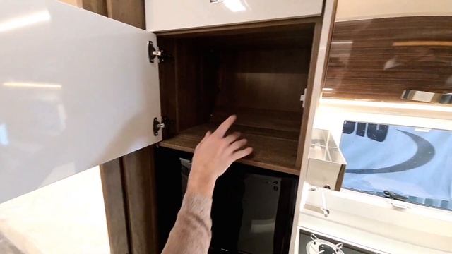 Camping-car Integral Mobilvetta tecknoline 64 châssis alko double plancher 160cv modèle 2022 смотреть онлайн