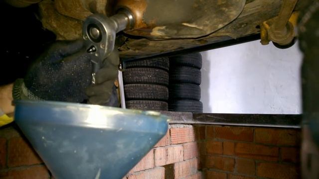 Замена масла ВАЗ 21093i G-Energy (synthetic 10w-40 long life) смотреть онлайн