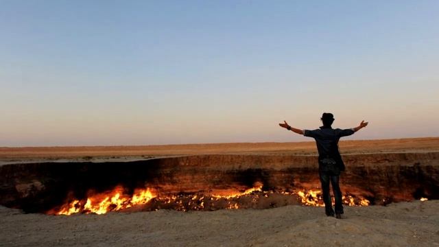 В течение 50 лет в пустыне горел гигантский кратер. Причина ужасает! смотреть онлайн