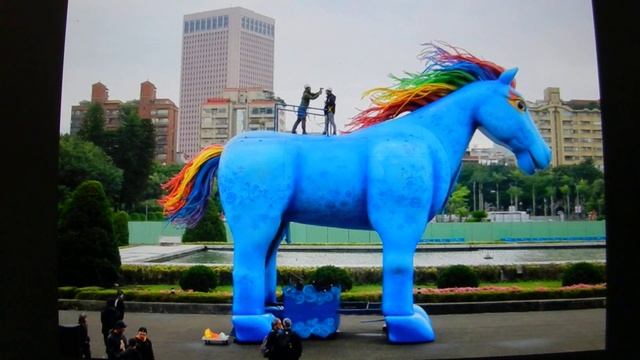 Модная маска от вируса, идеальная фото модель, талантливый музыкант и т. д. смотреть онлайн