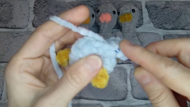 Мастер-класс!!!  Брелок-Гусёнок!!! За 15 минут!!#вязаныеигрушки #длядетей #вязаныйгусь