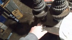 Чому на нижньму валу КПП ЮМЗ дзвинять шестерні