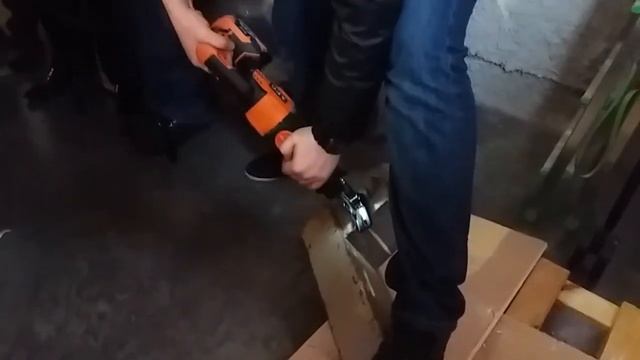 Работа аккумуляторной сабельной пилы (Pendulum action reciprocating saw working) AEG BUS 18 смотреть онлайн