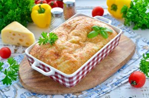 КАК ПРИГОТОВИТЬ ЗАЛИВНОЙ ПИРОГ С СЫРОМ В ДУХОВКЕ НА КЕФИРЕ