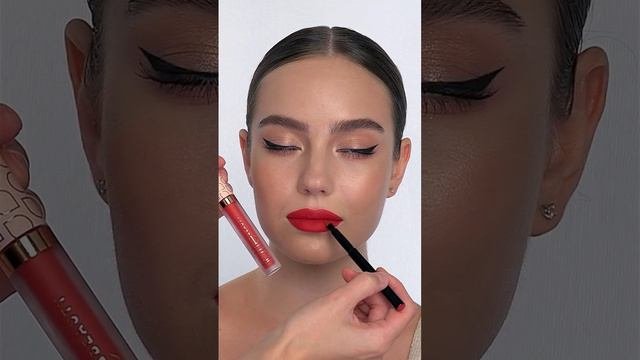 Вечерний макияж с акцентом на губы💋  
Помада Ultimatte #09, тушь False Lashes,  тени Muse #01