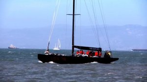 плывет корабль по волнам