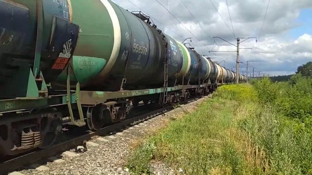 "Напесочил" Тепловоз 2ТЭ116-1711 с наливным поездом смотреть онлайн