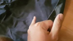 ? Как заклеить надувной матрас на велюровой поверхности.