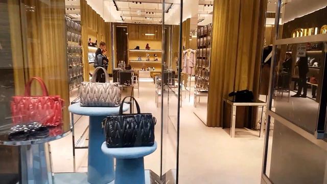 VLOG. МОСКВА НАС ВСТРЕТИЛА С ТОПОРОМ смотреть онлайн