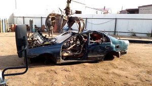 Так мы сдаем металлолом. Еще одна Toyota Corona 190 в последний путь.
