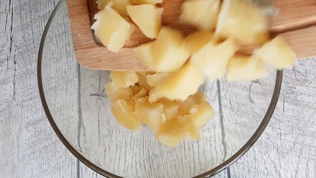 Всего 3 ингредиента! Самый вкусный НЕМЕЦКИЙ САЛАТ! Я никогда не устану есть этот салат! смотреть онлайн