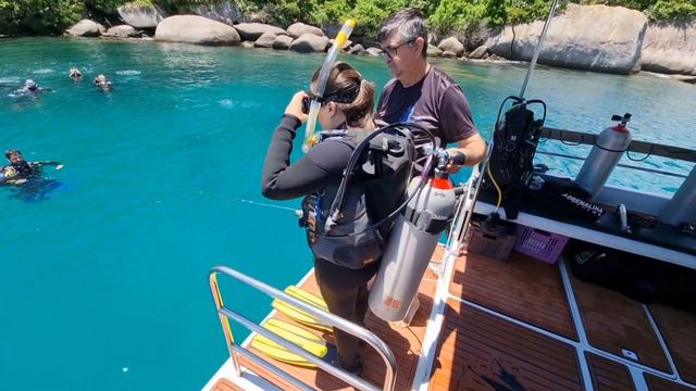 Meu primeiro mergulho em Ilha dos Meros, Paraty/RJ смотреть онлайн