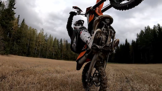 Хард эндуро, мотокросс, отжигаем на KTM, вилли, валим на заднем смотреть онлайн