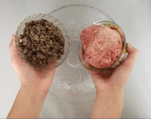 ПРОСТО СМЕШИВАЕМ ЧЕЧЕВИЦУ и ФАРШ! Простой и полезный рецепт котлет! Сочные котлеты в духовке!