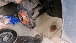 Замена тормозных колодок и дисков Skoda Rapid и VW Polo.