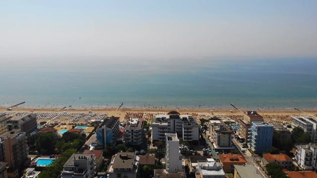 Италия, Лидо-Ди-Езоло вид с высоты / Lido-di-Jesolo from drone 2 смотреть онлайн